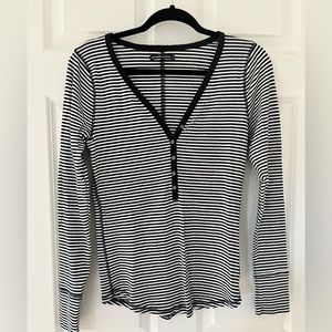 Abercrombie & Fitch Black & White Stripe Thermal Size XL Women’s